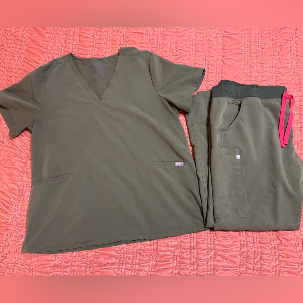 Figs Women’s Olive Scrubs Set XXL top XL pants